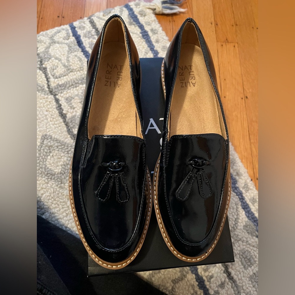 Navy Blue Patent Leather Loafers Naturalizer NEW IN BOX